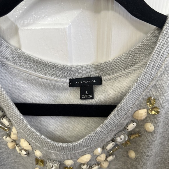 Ann Taylor Gray BEADED NECK CASUAL SWEATSHIRT LOUNGE COMFY SWEATER SIZE: L - Picture 4 of 5